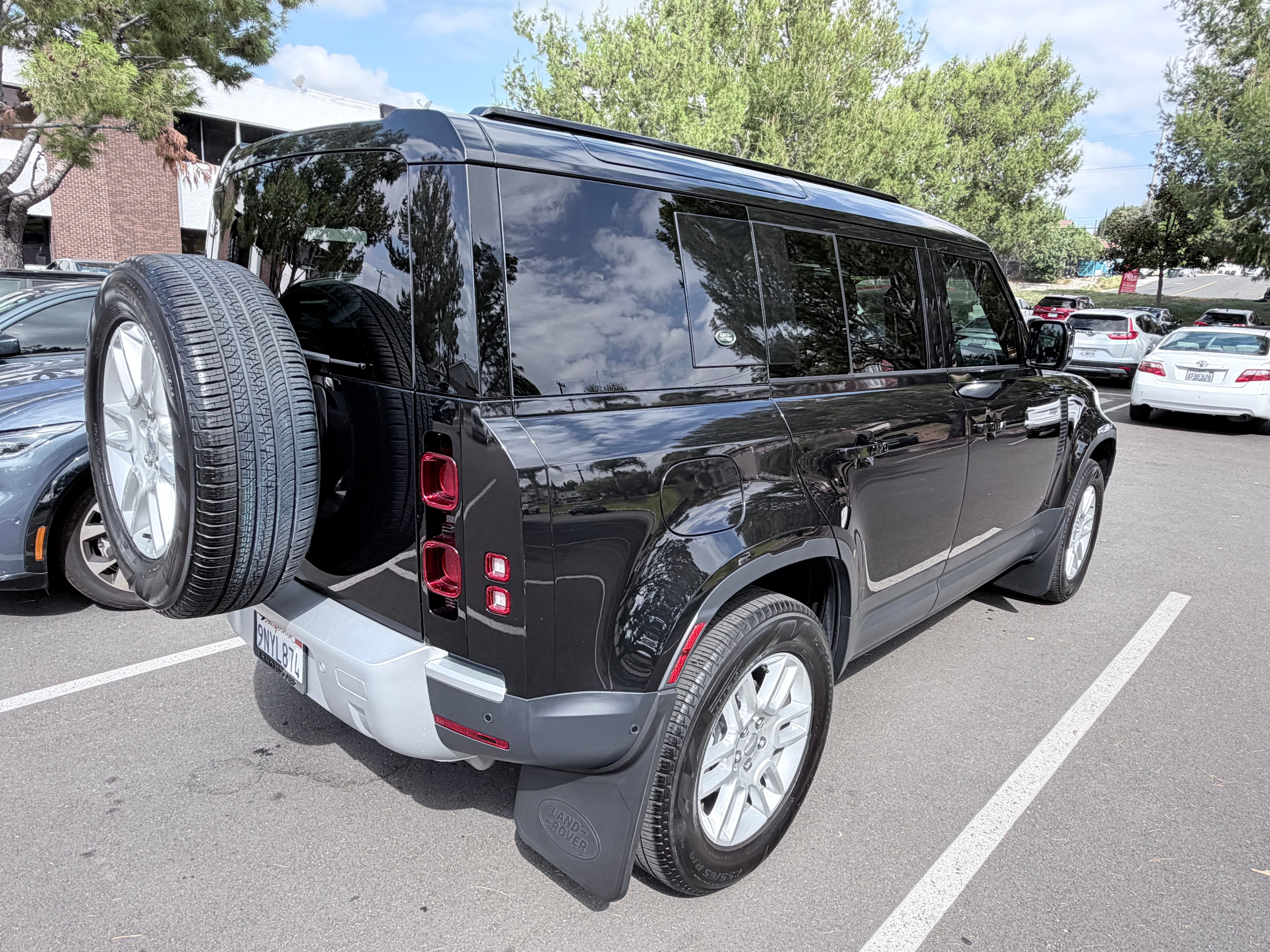 Used 2024 Land Rover Defender 110 S AWD/4WD image 12