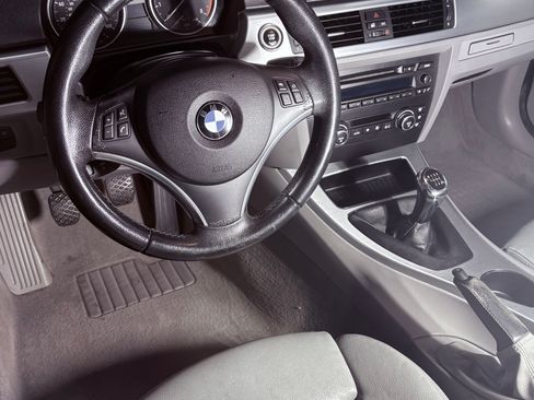 Used 2009 BMW 335i Convertible image 14