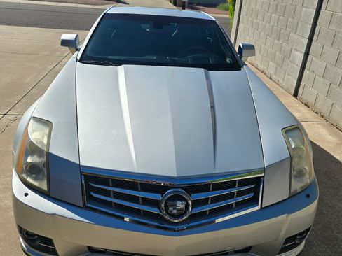 Used 2009 Cadillac XLR image 1