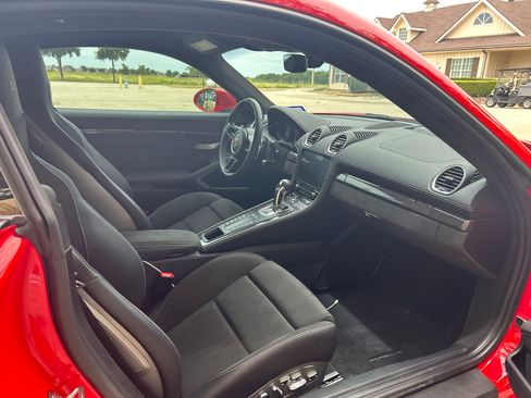 Used 2022 Porsche 718 Cayman GT4 image 2