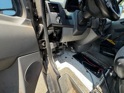 Used 2007 Dodge Sprinter 2500 w/ Comfort Seating Group image 13