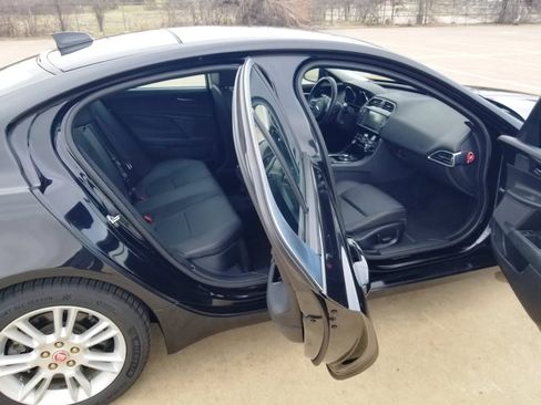 Used 2018 Jaguar XE Premium image 9