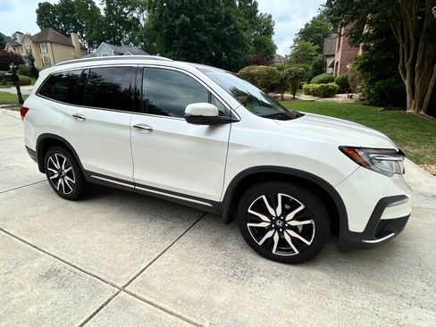Used 2019 Honda Pilot Elite image 1