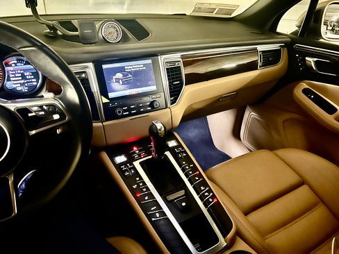 Used 2018 Porsche Macan Sport Edition image 12