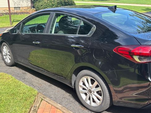Used 2017 Kia Forte S w/ S Technology Package FWD image 5