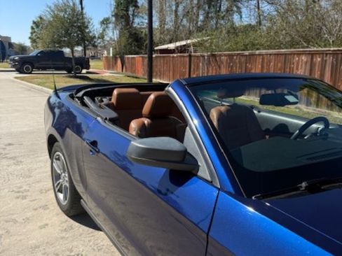 Used 2010 Ford Mustang Premium image 5