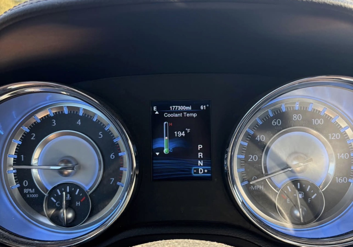 Used 2013 Chrysler 300 C RWD image 4