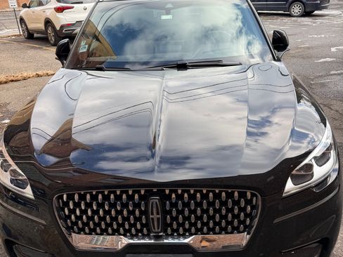 Used 2023 Lincoln Aviator Black Label w/ Dynamic Handling Package image 2