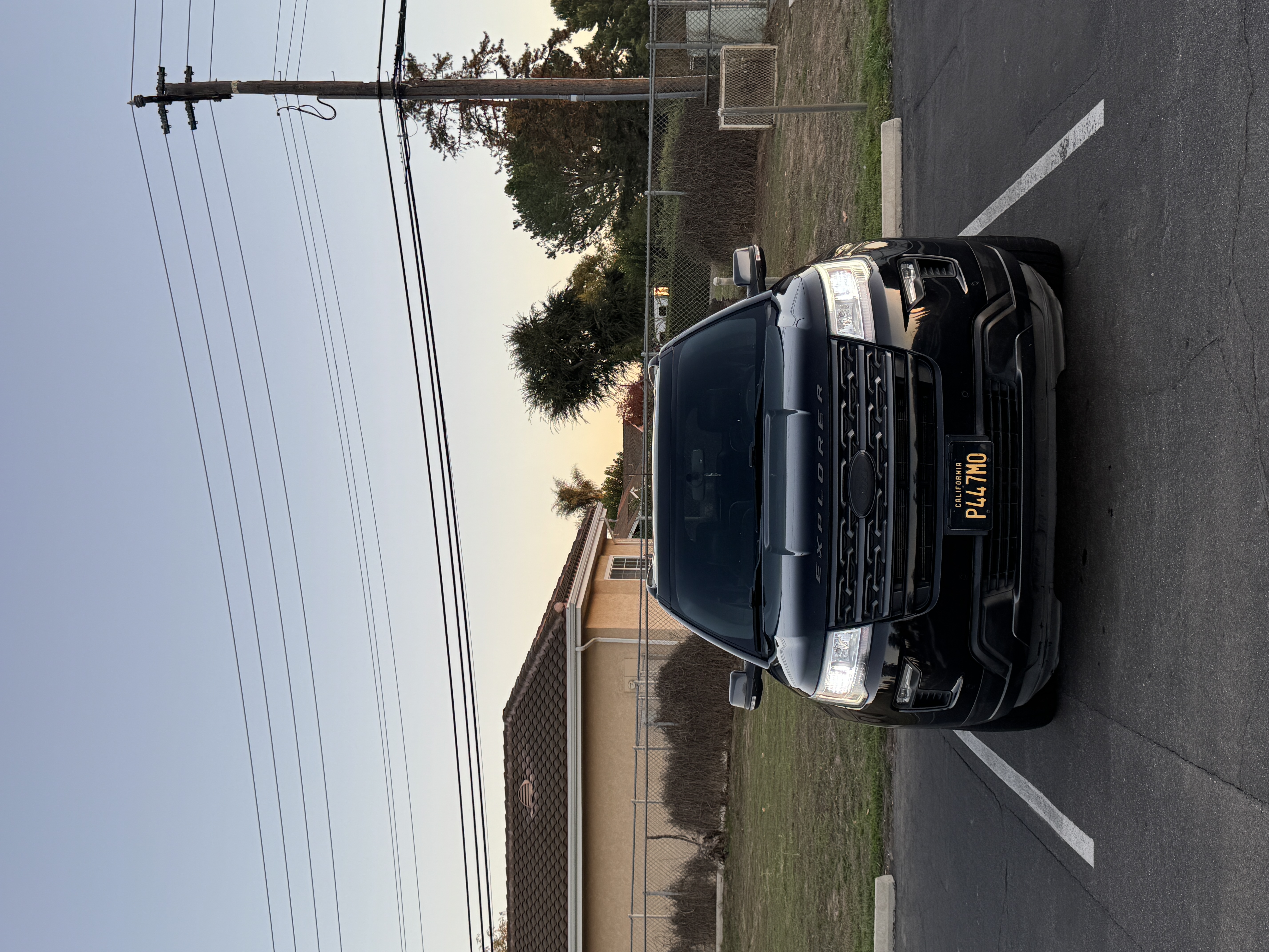 Used 2018 Ford Explorer XLT w/ Equipment Group 202A FWD image 4