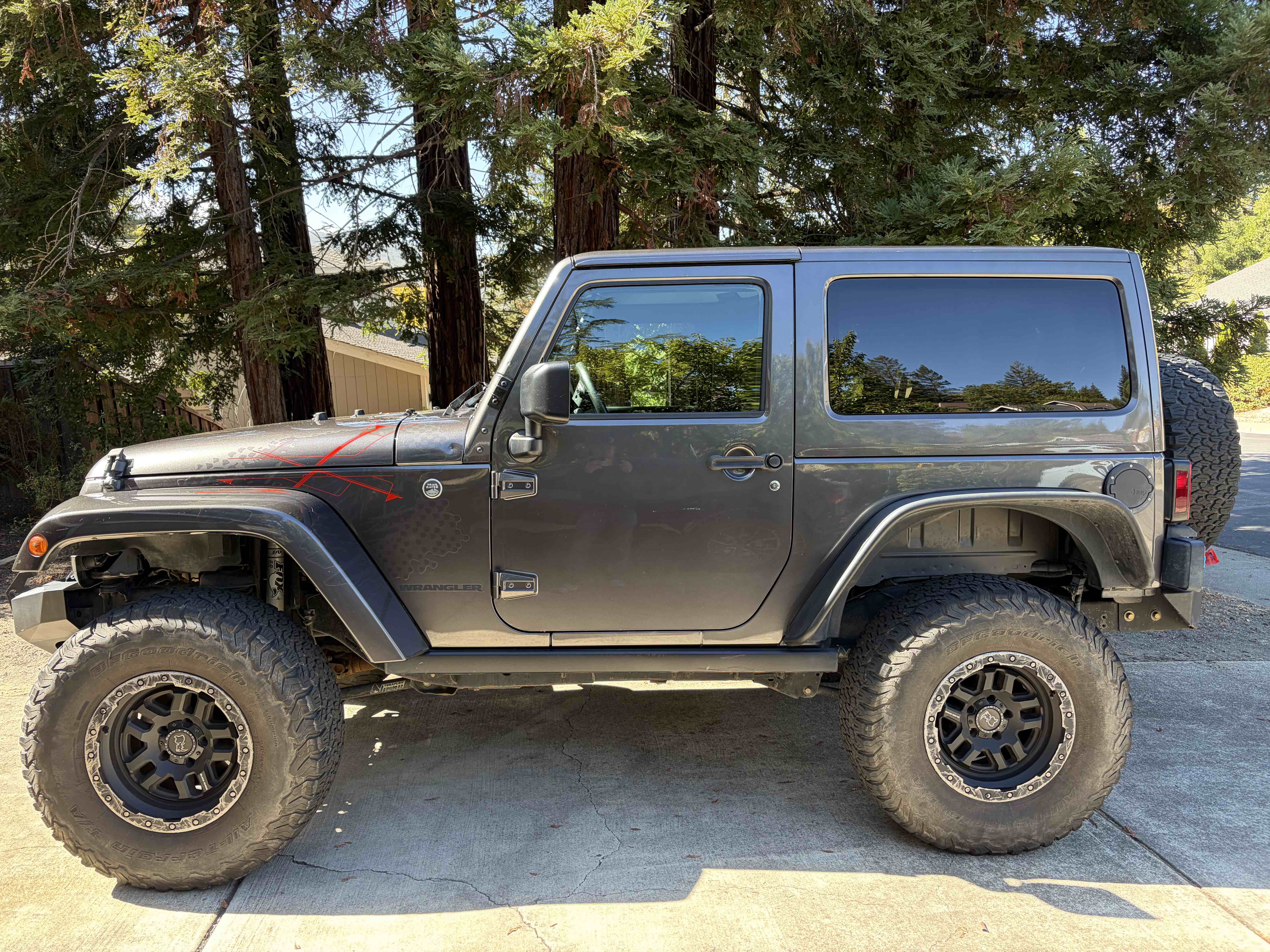 Used 2016 Jeep Wrangler Sahara AWD/4WD image 2