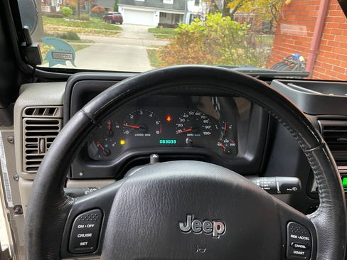 Used 2005 Jeep Wrangler Unlimited Rubicon w/ Sahara Edition Group image 19