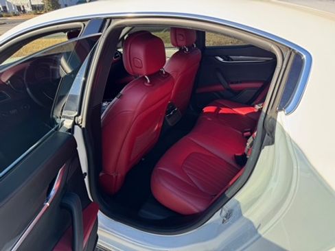 Used 2018 Maserati Ghibli S image 9