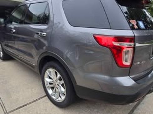 Used 2014 Ford Explorer Limited w/ Equipment Group 301A FWD image 11