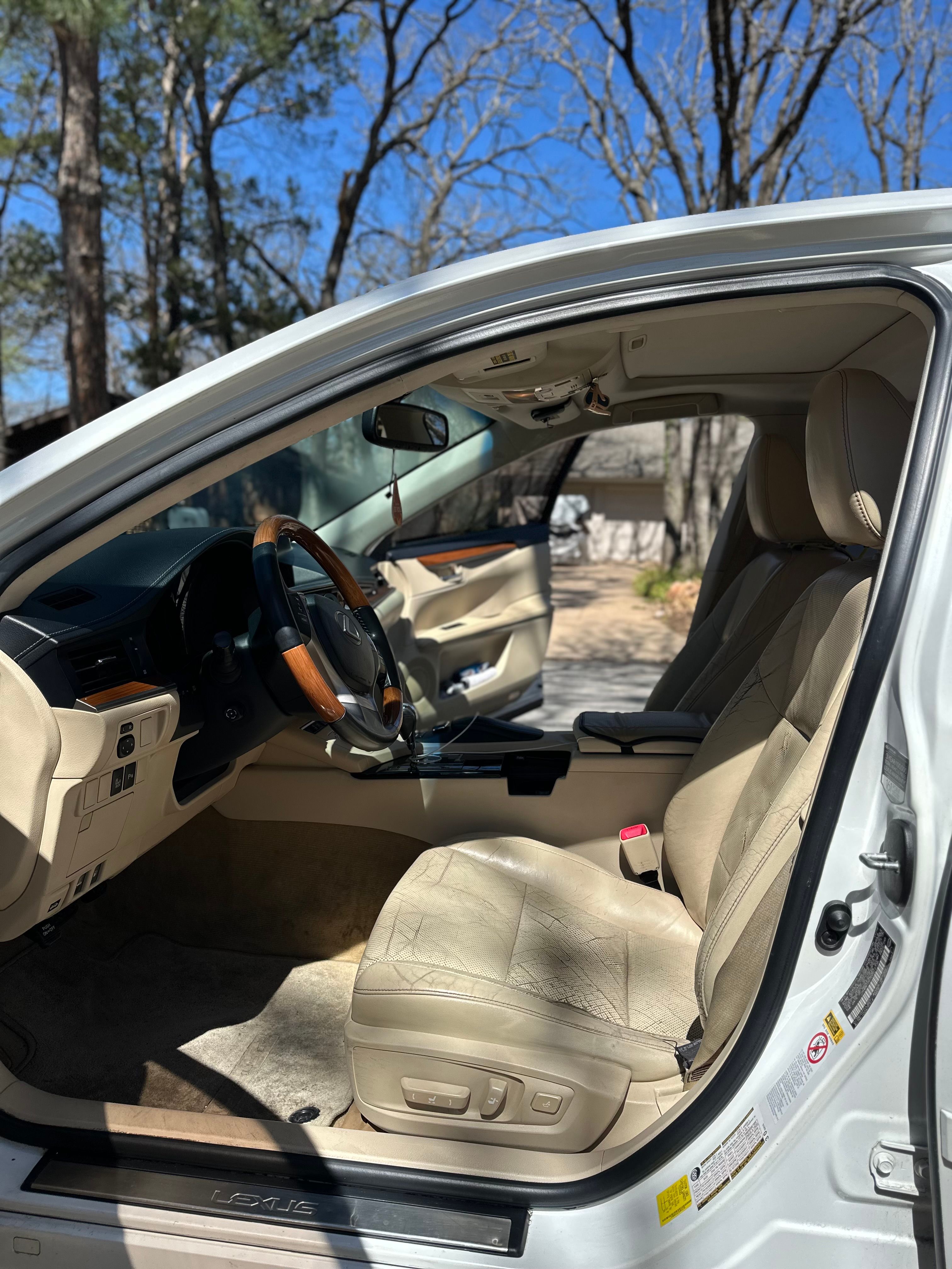 Used 2013 Lexus ES 300h w/ Luxury Pkg FWD image 4