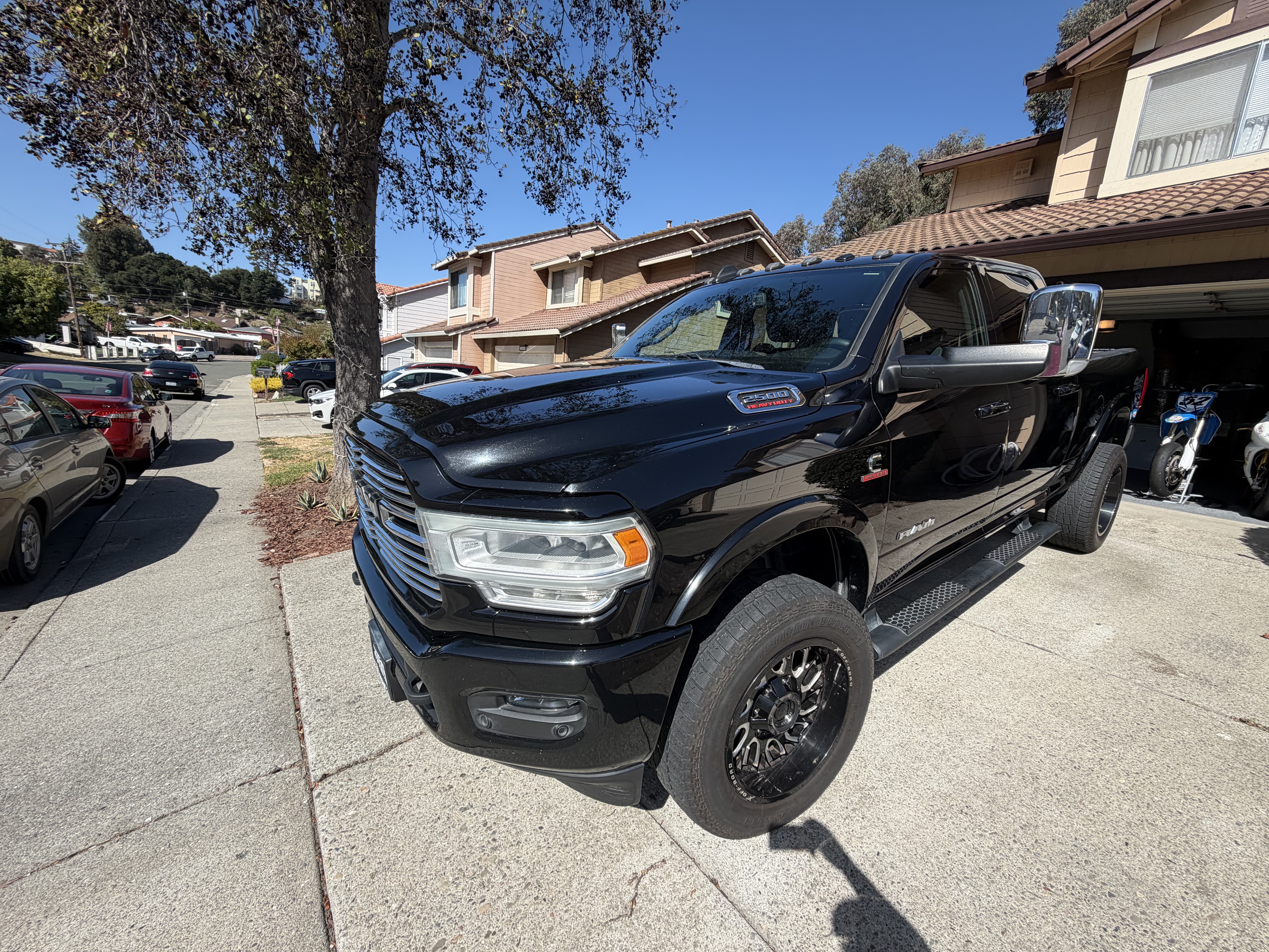 Used 2019 RAM 2500 Laramie AWD/4WD image 2