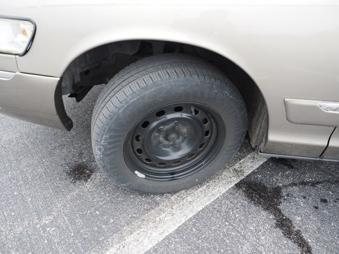 Used 2001 Mercury Grand Marquis GS image 10