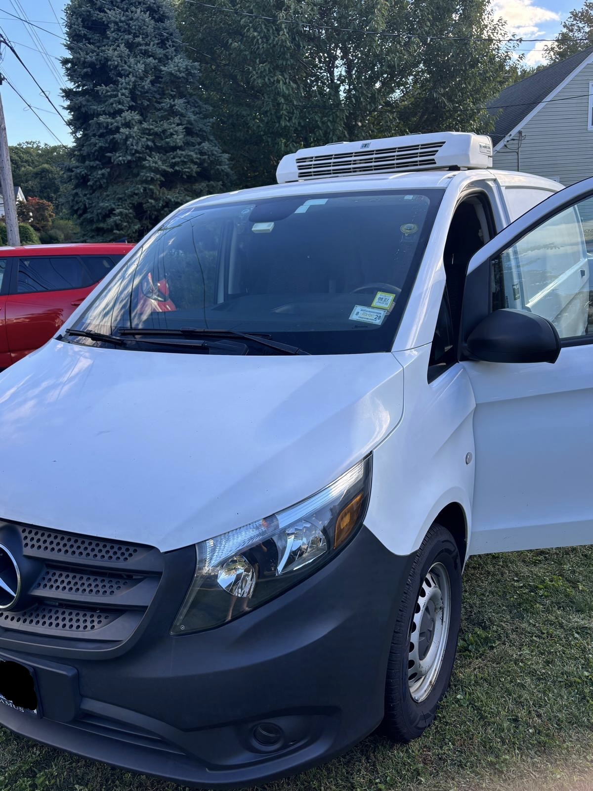 Used 2021 Mercedes-Benz Metris image 1