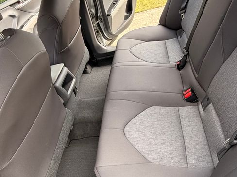 Used 2019 Toyota Camry LE FWD image 18