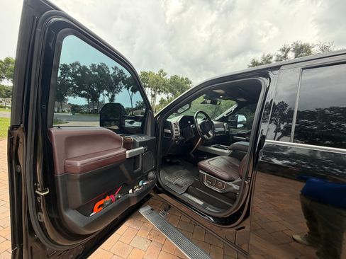 Used 2017 Ford F250 Platinum w/ Platinum Ultimate Package AWD/4WD image 5