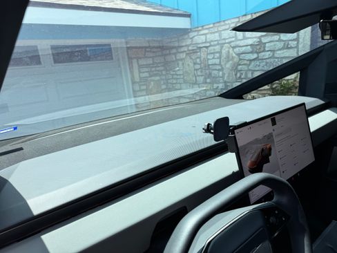 Used 2024 Tesla Cybertruck AWD Crew Cab image 18