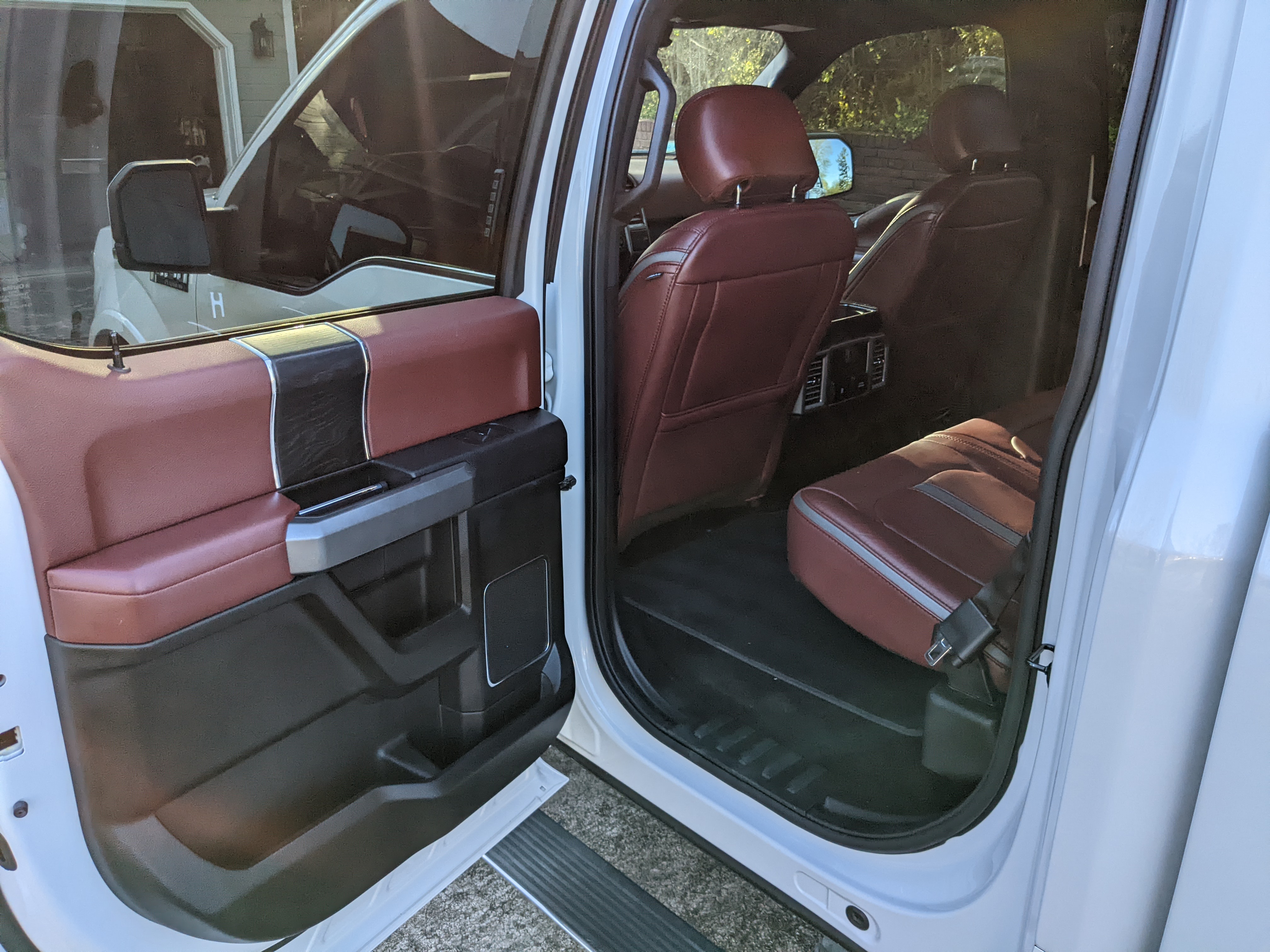 Used 2018 Ford F150 Platinum w/ Equipment Group 701A Luxury AWD/4WD image 10