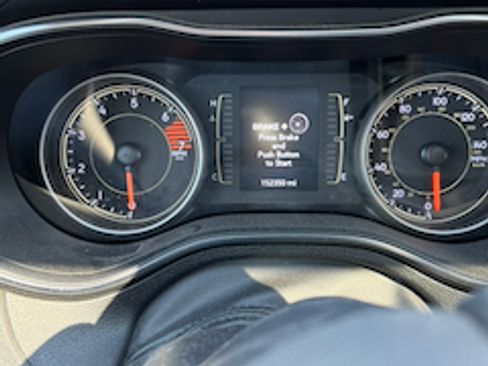 Used 2019 Jeep Cherokee Latitude Plus w/ Comfort/Convenience Group AWD/4WD image 10