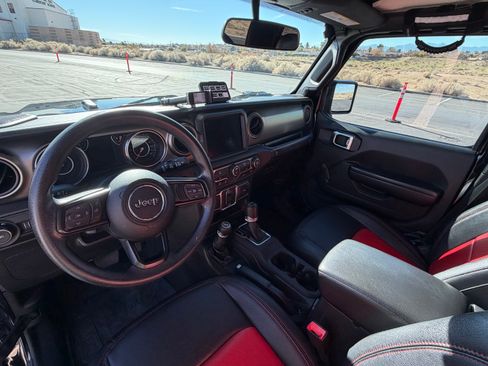 Used 2018 Jeep Wrangler Unlimited Sport image 11