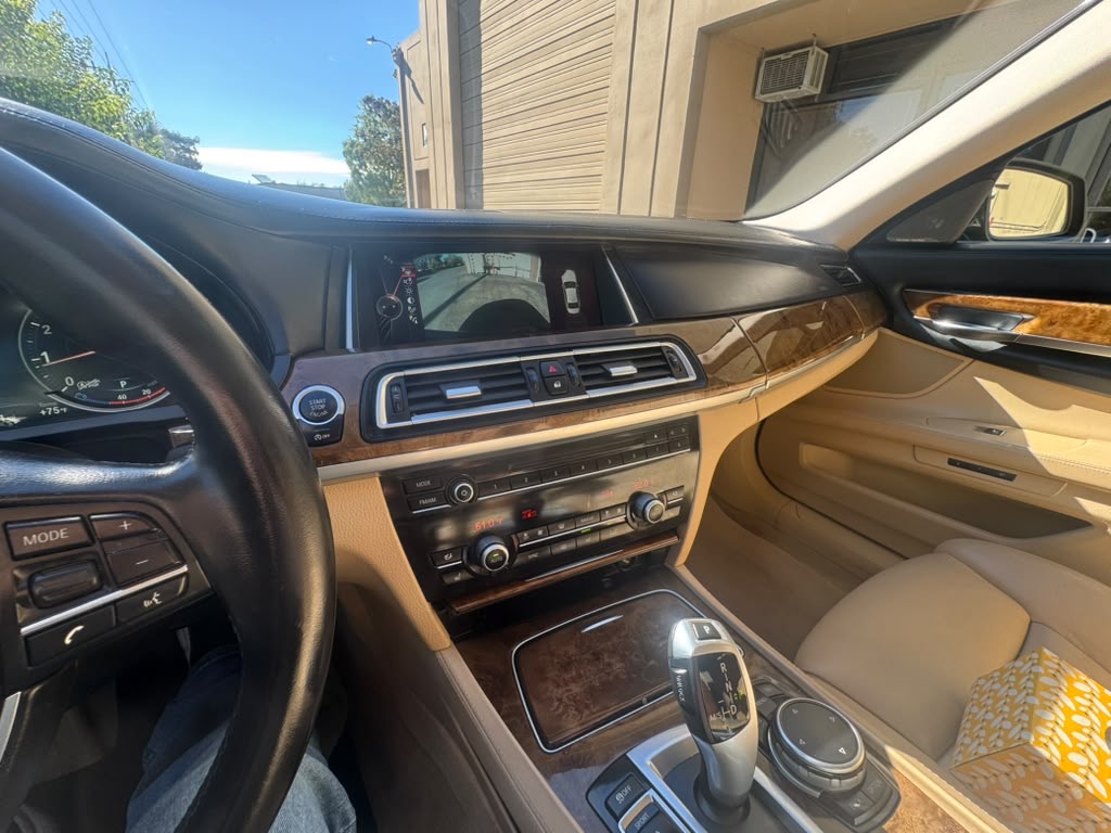 Used 2015 BMW 750i RWD image 8