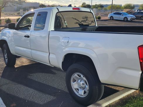 Used 2017 Toyota Tacoma 2WD Access Cab image 8