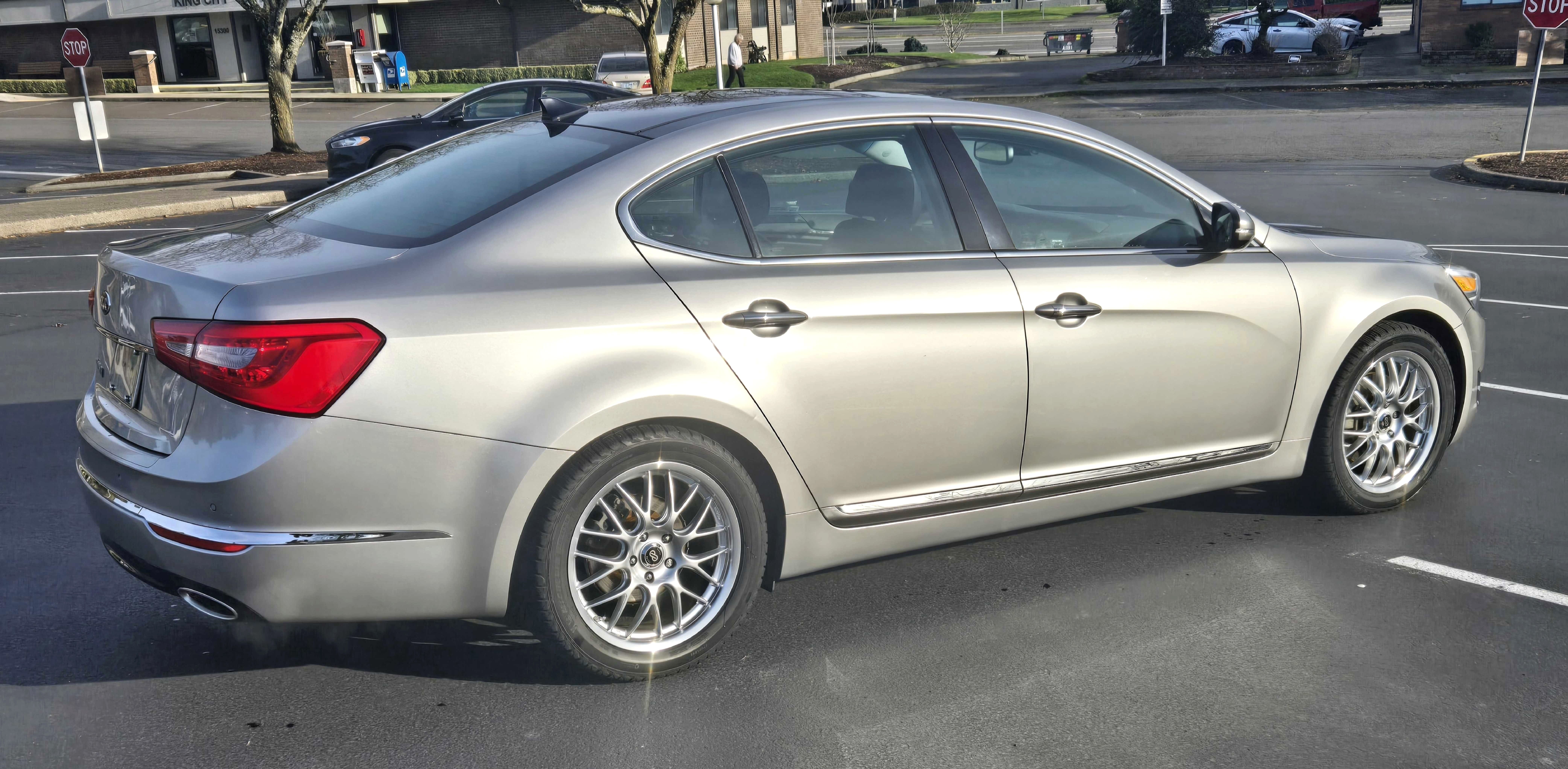 Used 2015 Kia Cadenza Premium w/ Luxury Package FWD image 30