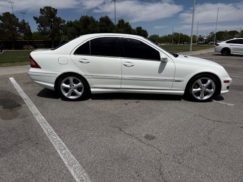 Used 2005 Mercedes-Benz C 230 Sedan image 4