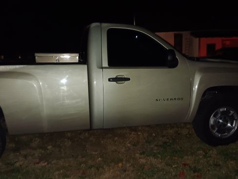 Used 2007 Chevrolet Silverado 1500 W/T w/ LS Package image 6