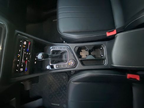 Used 2022 Volkswagen Tiguan SE image 21