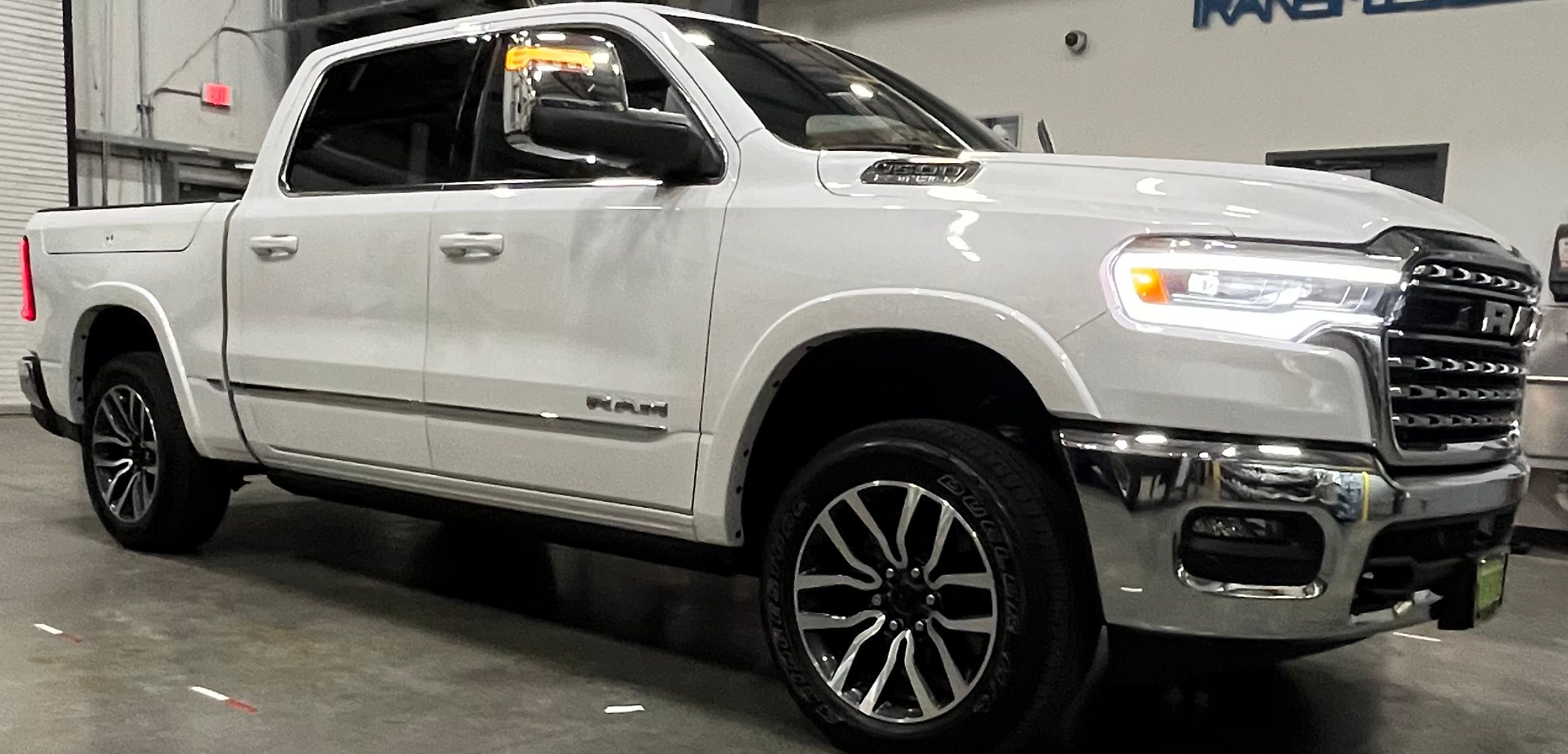 Used 2025 RAM 1500 Limited AWD/4WD image 2