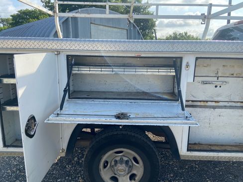 Used 2004 Chevrolet Silverado 2500 W/T RWD image 12