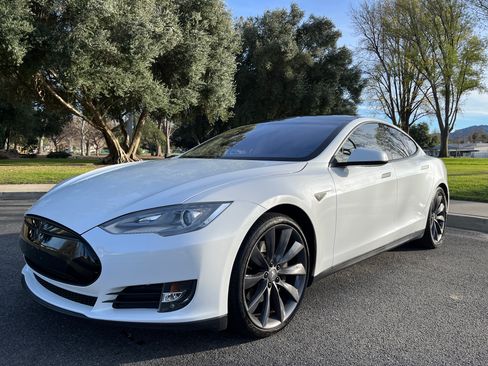 Used 2013 Tesla Model S Performance image 1