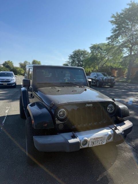 Used 2015 Jeep Wrangler Sahara w/ Connectivity Group AWD/4WD image 10