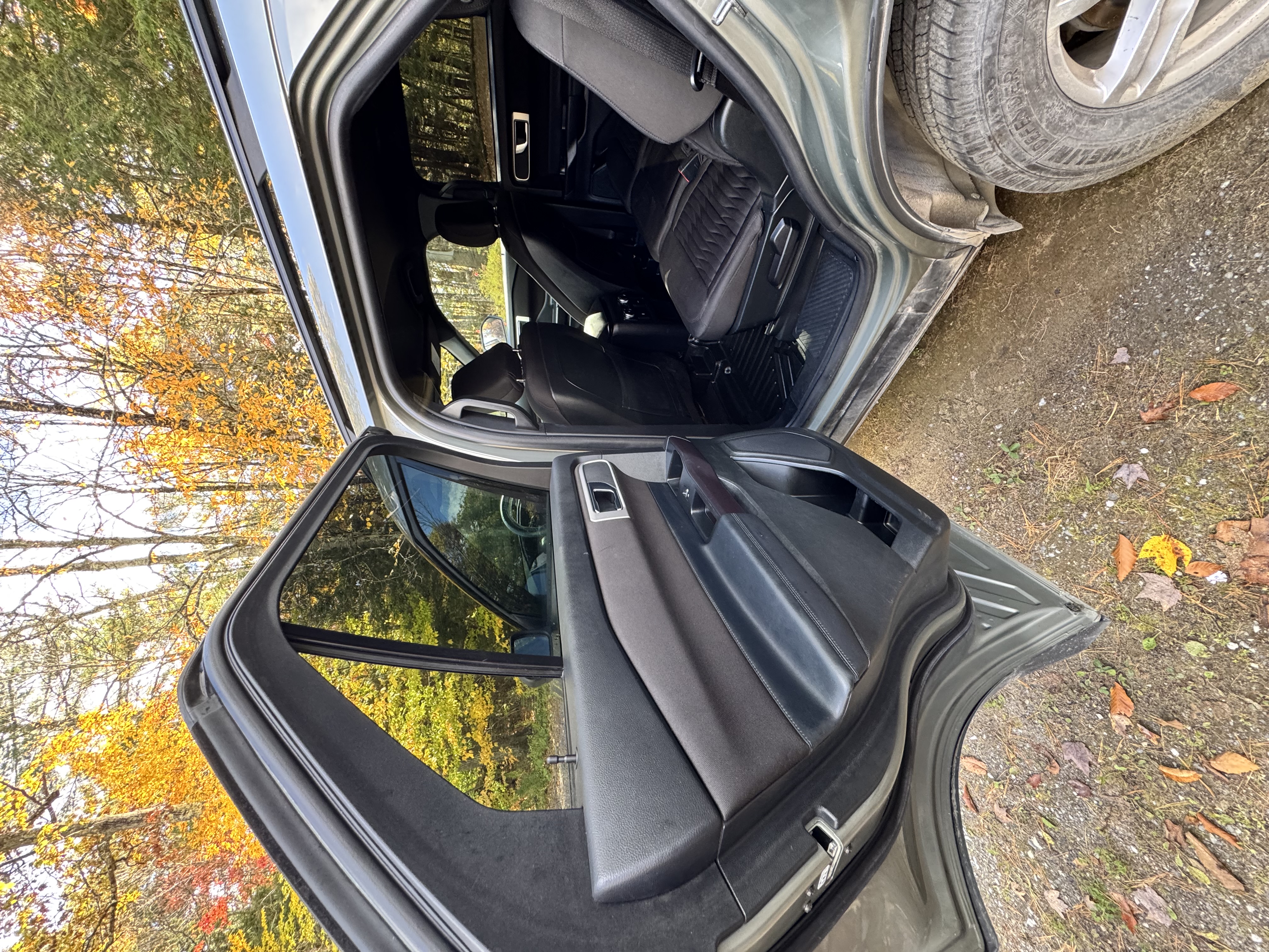 Used 2020 Ford Explorer XLT w/ Comfort Package AWD/4WD image 15