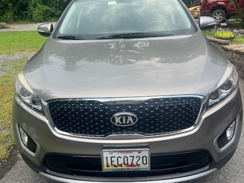 Used 2018 Kia Sorento EX image 9