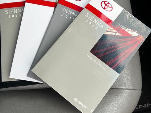 Used 2015 Toyota Sienna LE image 12