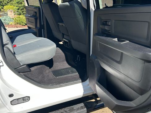 Used 2018 RAM 2500 Tradesman w/ Chrome Appearance Group image 10