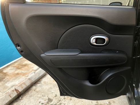 Used 2014 Kia Soul + image 17