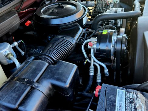 Used 1994 GMC Suburban 2500 image 11