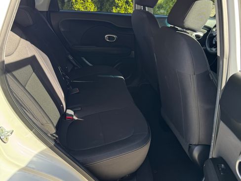 Used 2015 Kia Soul EV image 11