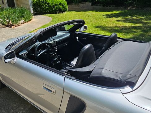 Used 2001 Toyota MR2 RWD image 2