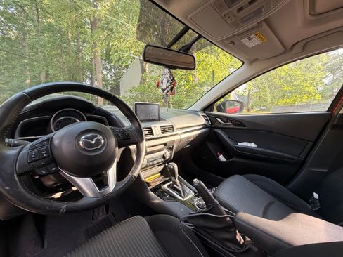 Used 2016 MAZDA MAZDA3 i Touring w/ Popular Equipment Package FWD image 11