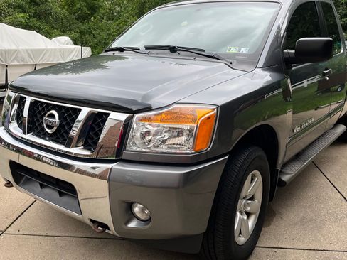 Used 2014 Nissan Titan SV w/ SV Value Truck Package AWD/4WD image 8