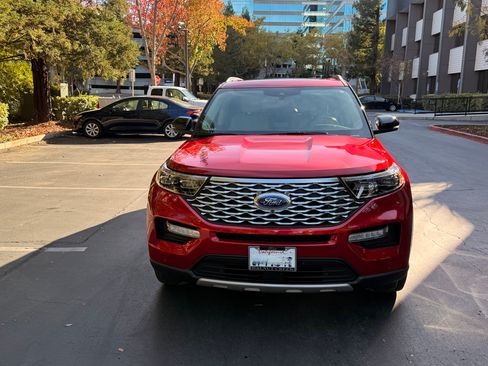 Used 2020 Ford Explorer Platinum w/ Premium Technology Package image 4