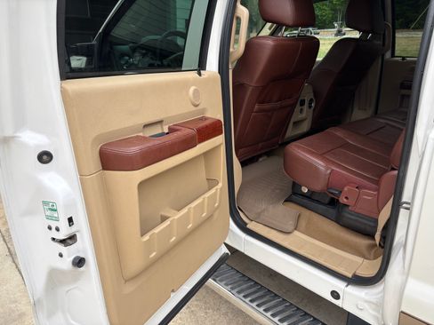 Used 2011 Ford F250 King Ranch w/ King Ranch w/Chrome Pkg AWD/4WD image 11