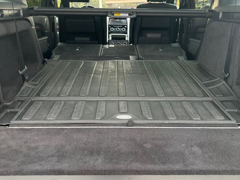 Used 2020 Land Rover Discovery HSE image 16